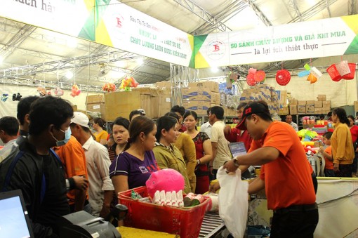 Siêu thị Tứ Sơn đưa hàng Việt về nông thôn tại huyện Châu Phú và Châu Thành
