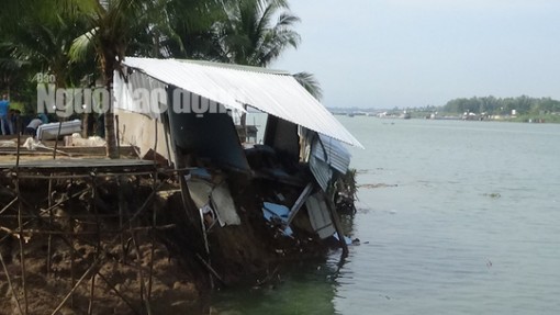 Đồng Tháp: Sạt lở giữa đêm khuya, cụ bà 89 tuổi bị kéo xuống sông chết thảm