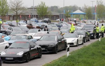 Đức bắt giữ hàng trăm siêu xe đua trái phép trên đường cao tốc