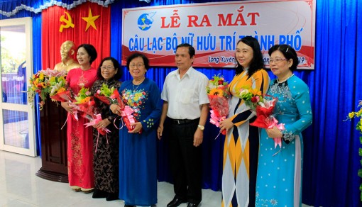 Ra mắt Câu lạc bộ “Nữ hưu trí” TP. Long Xuyên