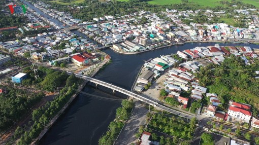 Báo động ô nhiễm trên sông Cái Lớn ảnh hưởng hàng nghìn hộ dân