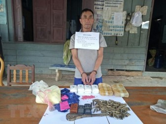 Bắt đối tượng người Lào vận chuyển 12.000 viên ma túy tổng hợp