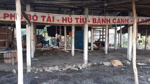 Quán 'chặt chém', hành hung khách đóng cửa, dọn đồ đi nơi khác