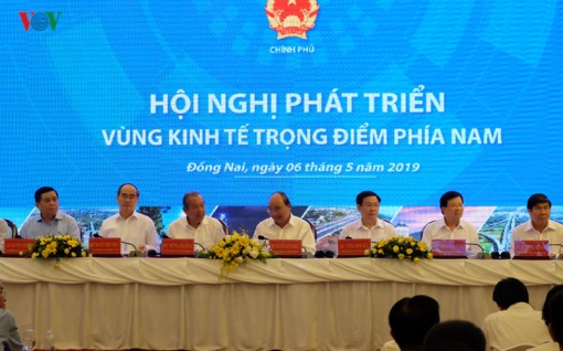 Thủ tướng: Tìm giải pháp bứt phá cho vùng kinh tế trọng điểm phía Nam