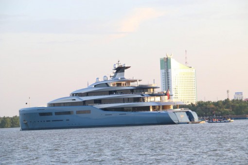 Siêu du thuyền 150 triệu USD đến Cần Thơ, dập dềnh cùng lục bình trên sông Hậu