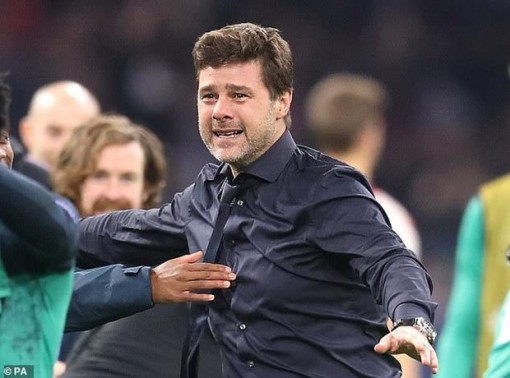 HLV Mauricio Pochettino rơi lệ sau khi Tottenham lập kỳ tích