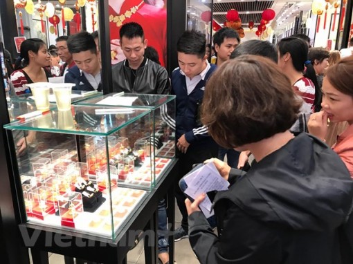 Tỷ giá USD tiếp tục tăng, giá vàng điều chỉnh không đồng nhất