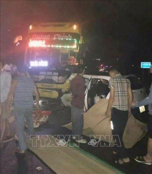 Xe khách đâm xe taxi tại Quảng Ninh, 5 người trên xe taxi thương vong