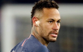 Neymar bị phạt nặng vì tấn công cổ động viên