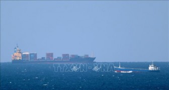 Bốn tàu thương mại bị tấn công ngoài eo biển Hormuz