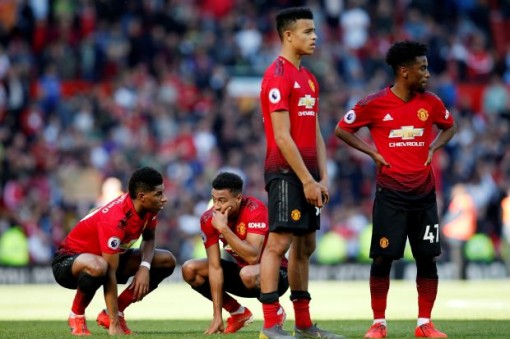 Hậu Sir Alex Ferguson, Old Trafford trở thành “ác mộng” với M.U
