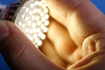 Cảnh báo những nguy cơ của đèn LED đối với sức khỏe con người