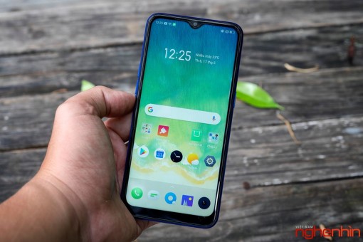 Mở hộp Realme C2 mặt lưng vân kim cương có giá dưới 3 triệu đồng