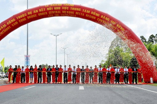 Khánh thành và thông xe cầu Vàm Cống
