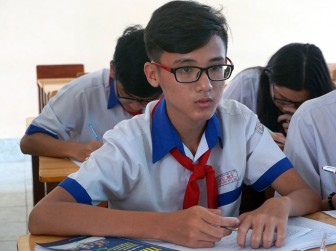 Em Hồ Nguyễn Quốc Huy: “Dù khó khăn, nhưng em vẫn sẽ nỗ lực đến trường, học giỏi…”