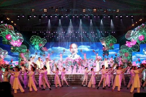 Chương trình nghệ thuật đặc biệt 'Hồ Chí Minh đẹp nhất tên Người'