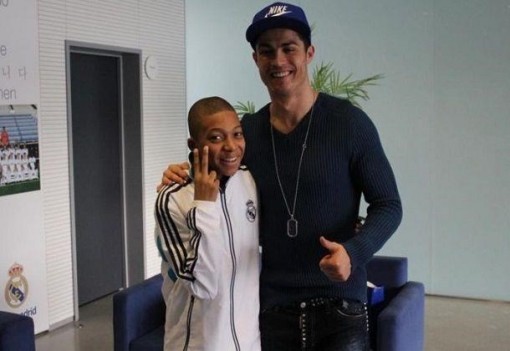 Mbappe lấp lửng tương lai, rộ lên tin đồn sắp về Real Madrid