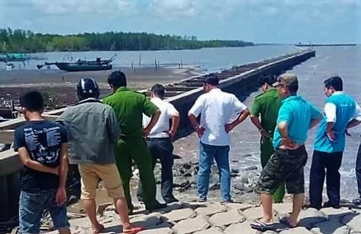 Cà Mau: Phát hiện thi thể không còn nguyên vẹn dạt vào bờ biển