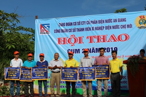 Sôi nổi Hội thao ngành Điện nước An Giang