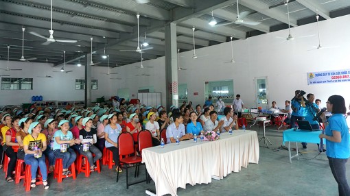 300 công nhân tham gia mô hình “Sức khỏe của bạn” và khám bệnh miễn phí