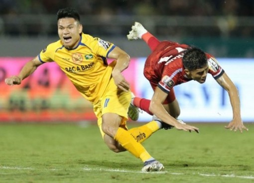 Án phạt nặng cho 2 cầu thủ vào bóng ác ý