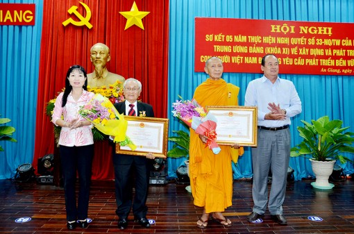 Phát triển văn hóa, con người, đáp ứng yêu cầu phát triển bền vững