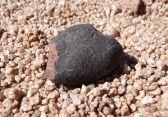 Thiên thạch cổ xưa nhất trên sa mạc 15 triệu năm tuổi
