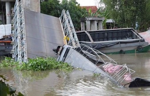 Bộ GTVT: Khẩn trương có giải pháp khắc phục sập cầu tại Đồng Tháp