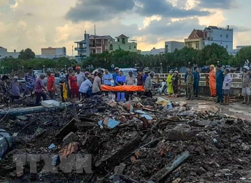 Cần Thơ: Xe cuốc làm gãy trụ điện khiến một người tử vong