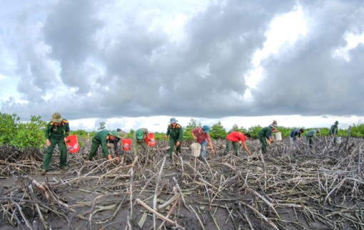 Đất mặn "ngọt" tình quân - dân