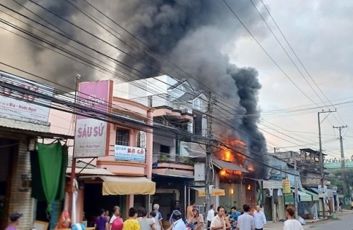Cháy cửa hàng kinh doanh hàng điện tử tại Bến Tre