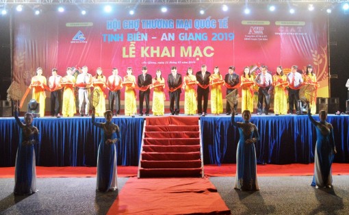 Hội chợ Thương mại Quốc tế Tịnh Biên - An Giang 2019: Trên 230.000 lượt khách đến tham quan, mua sắm