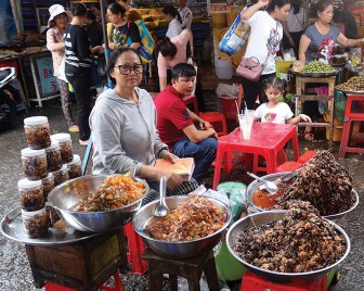 Chợ Châu Đốc mùa lễ hội