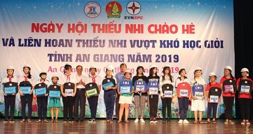 Xây dựng xã hội học tập là quan tâm giáo dục toàn diện
