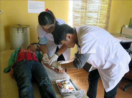 Xây dựng cơ chế phù hợp khuyến khích người dân khám, chữa bệnh ở tuyến dưới