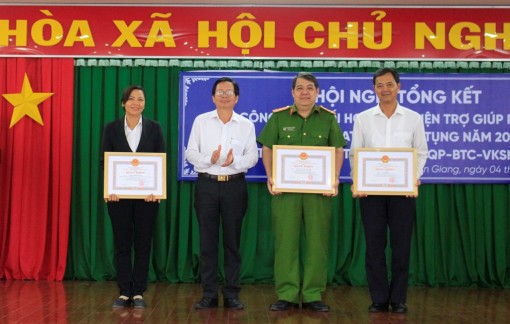 Giới thiệu, cấp 26 giấy đăng ký bào chữa, bảo vệ cho trợ giúp viên pháp lý và luật sư