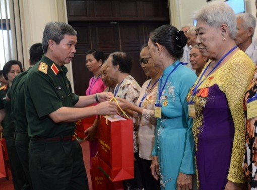 Bộ Quốc phòng gặp mặt đại biểu người có công tỉnh Vĩnh Long