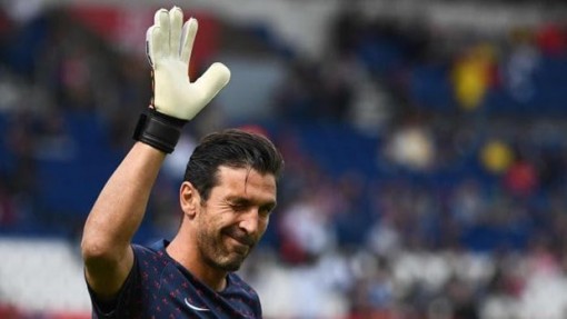 Gianluigi Buffon nói lời chia tay với Paris Saint-Germain