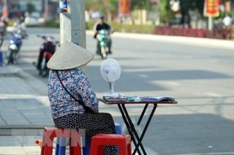 Nắng nóng vẫn gia tăng, cảnh báo tia UV ở Hà Nội và TP.HCM