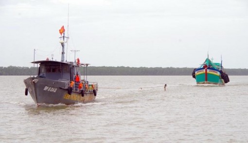 Bắt tàu chở 100.000 lít dầu không rõ nguồn gốc tại Sóc Trăng