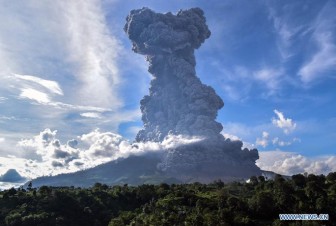 Indonesia ra cảnh báo sau khi núi lửa Sinabung phun trào dữ dội