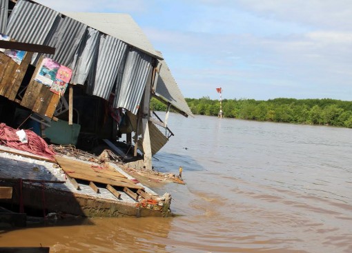 Liên tiếp sạt lở nhiều nhà dân ở Cà Mau