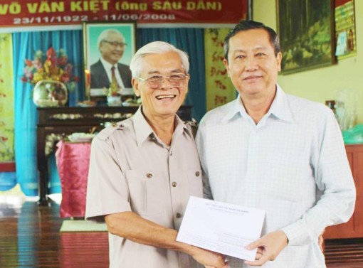 Quỹ Tiếp sức tài năng An Giang: Trao hỗ trợ chi phí học tập và vốn sản xuất kinh doanh