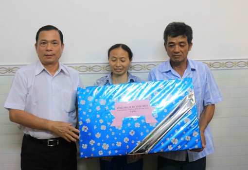 Phường Mỹ Quý trao 2 căn nhà Đại đoàn kết cho hộ cận nghèo