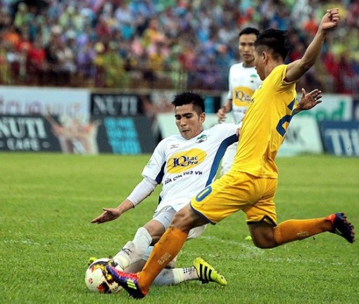 Thắng đậm HAGL, SLNA vào tốp 3 V-League