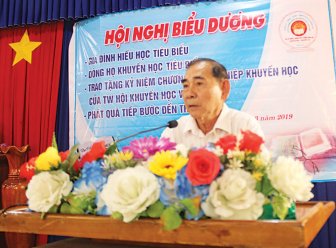 Cán bộ khuyến học tận tụy