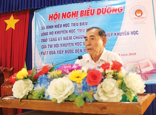 Cán bộ khuyến học tận tụy