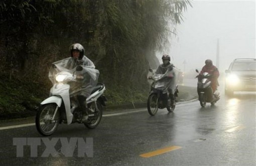 Chiều tối và đêm 17-6, mưa và dông bao trùm các khu vực trên cả nước