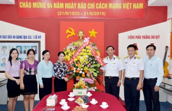 Vùng 5 Hải quân thăm, chúc mừng Báo An Giang nhân ngày Báo chí cách mạng Việt Nam