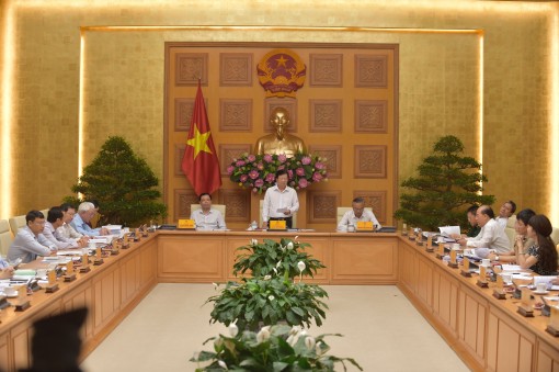 Phó Thủ tướng chủ trì phiên họp chống khai thác hải sản trái phép